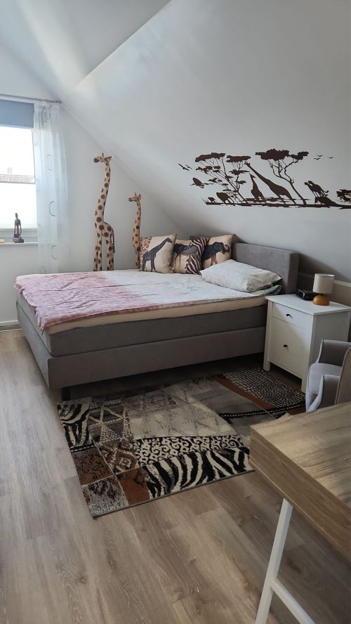 Perfekte Mischung aus Design und modernen Annehmlichkeiten in der Ferienwohnung für Monteure.